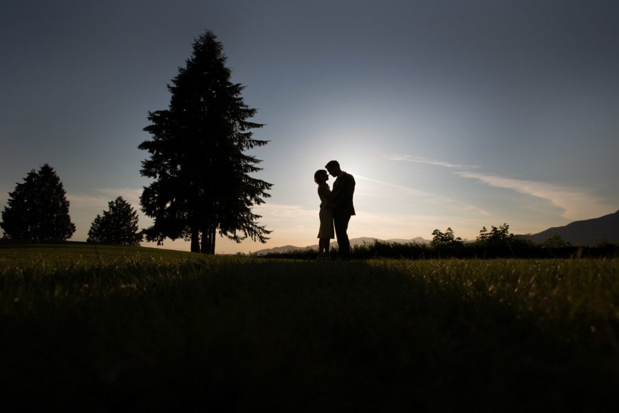 14 Oranges Ciuffa Photography Website Couple backlit by sun