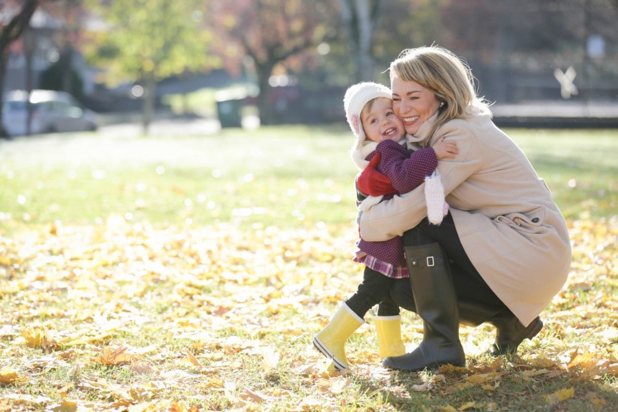 14 Oranges Ciuffa Photography Website Mother Daughter Hugging outdoors